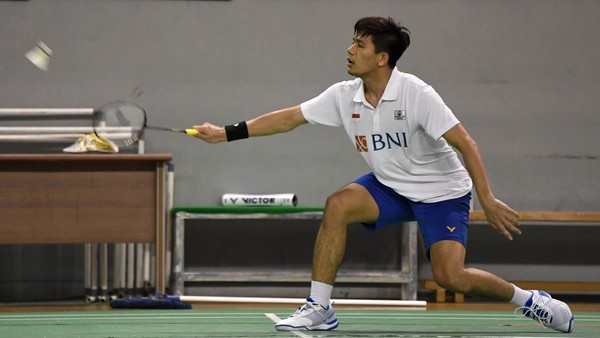 Pebulutangkis Yeremia Erich Yoche Yacob Rambitan berlatih dalam Pemusatan Latihan Nasional (Pelatnas) SEA Games di Pelatnas PBSI, Cipayung, Jakarta, Selasa (19/4/2022). PBSI menargetkan tim bulu tangkis Indonesia meraih tiga medali emas dalam SEA Games Vietnam pada Mei mendatang. ANTARA FOTO/Aditya Pradana Putra/wsj.