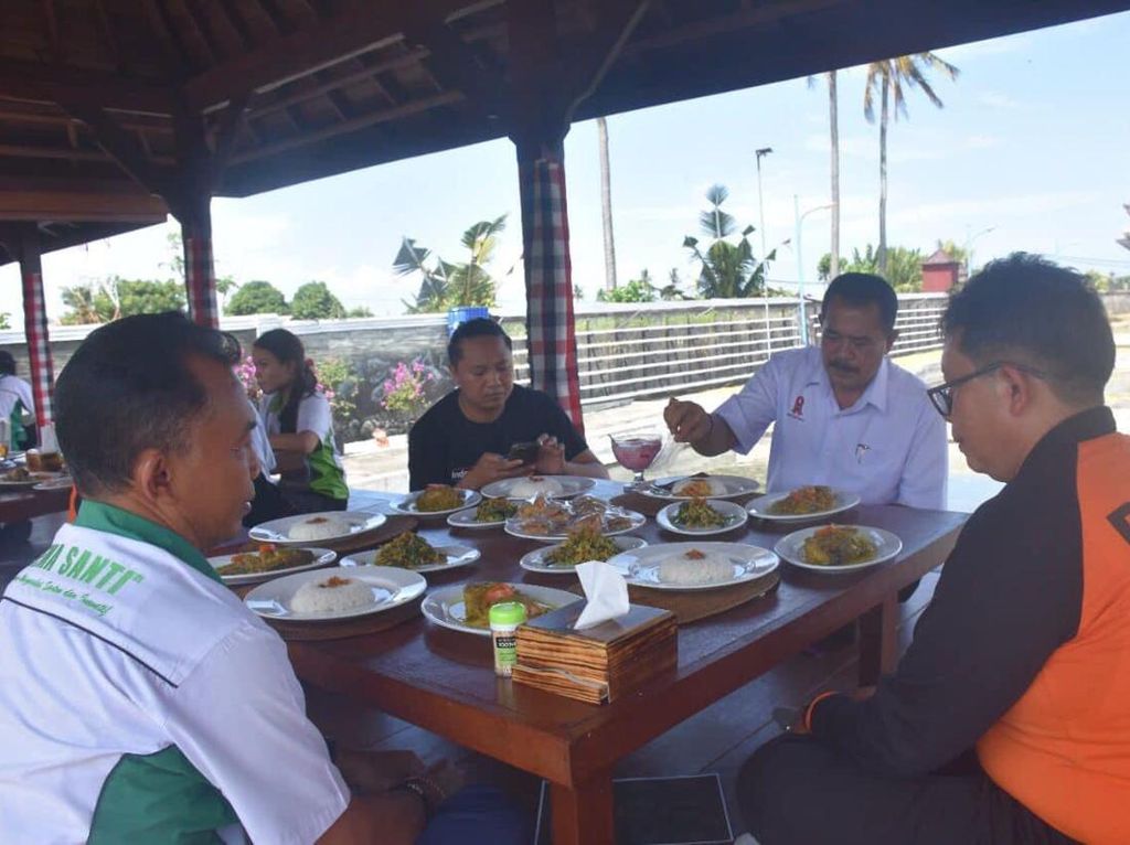 Nikmatnya Makan Ikan Segar Olahan di Klungkung, Mulai Rp 10 Ribu Nikmatnya Makan Ikan Segar Olahan di Klungkung, Mulai Rp 10 Ribu