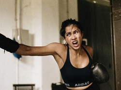 Aksi Aghniny Haque Latihan Tinju, Beda Banget dari Ayu KKN di Desa Penari