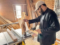 Banting Setir Berbuah Manis, Eks Penulis Ini Jadi Pengrajin Tasbih Beromzet Ratusan Juta