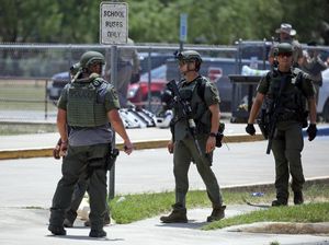 Kehakiman AS Tinjau Respons Polisi Saat Tangani Penembakan di SD Texas Kehakiman AS Tinjau Respons Polisi Saat Tangani Penembakan di SD Texas