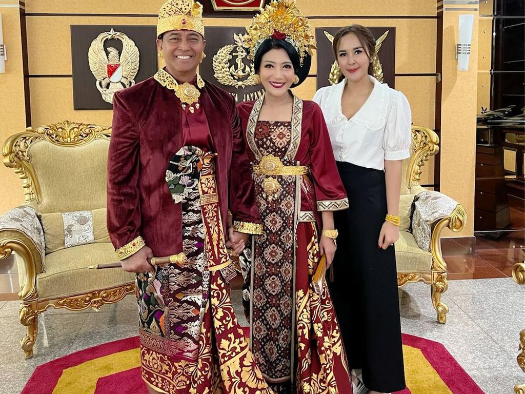 Sosok Arik Cahya Dewi, MuA Asal Bali Perias Panglima TNI Sosok Arik Cahya Dewi, MuA Asal Bali Perias Panglima TNI