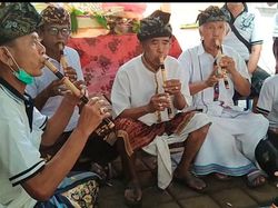 Kesenian Gong Suling Asal Bali Terancam Punah