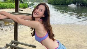 Asiknya Baifern Luevisadpaibul Mandi di Curug