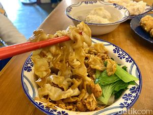 Raos! Ini Yamin Ayam Rica Manis Pedas Paling Hits di Cihapit-Bandung Raos! Ini Yamin Ayam Rica Manis Pedas Paling Hits di Cihapit-Bandung