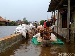 Pekalongan Masih Direndam Banjir Rob, Pembuatan Tanggul Darurat Belum Rampung
