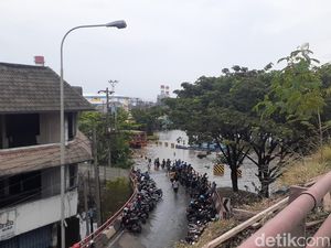 Banjir Rob Masih Genangi Pelabuhan Tanjung Emas Semarang