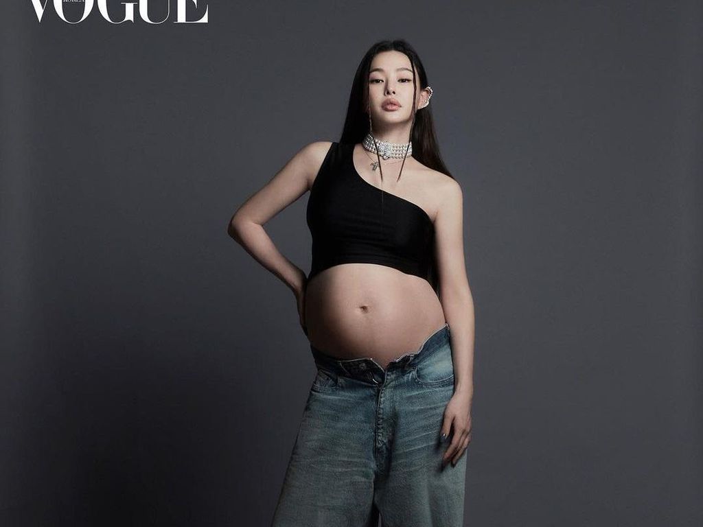 8 Gaya Honey Lee Maternity Shoot, Pilih Baju Seksi Saat Hamil Besar