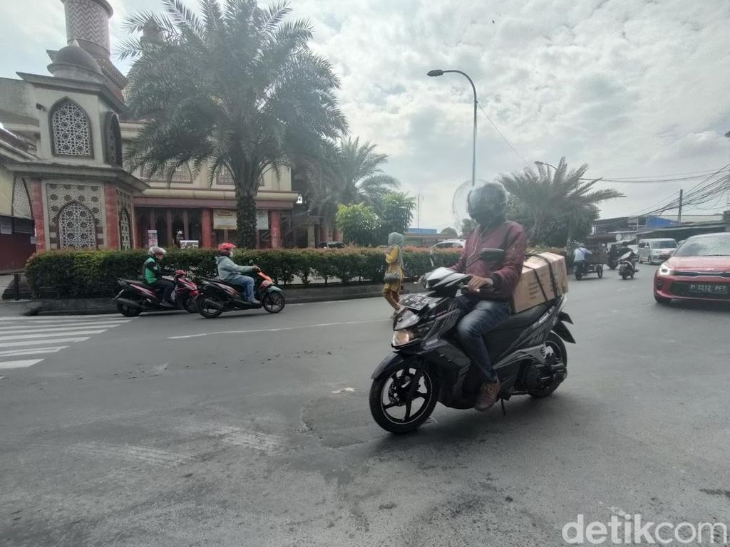 Jl Tole Iskandar Diperbaiki, Warga Senang Tak Ada Bunyi Gubrak Lagi