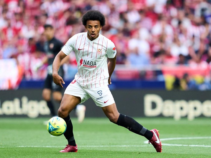 MADRID, SPAIN - MAY 15: Jules Kounde of Sevilla FC in action during the LaLiga Santander match between Club Atletico de Madrid and Sevilla FC at Estadio Wanda Metropolitano on May 15, 2022 in Madrid, Spain. (Photo by Juan Manuel Serrano Arce/Getty Images)