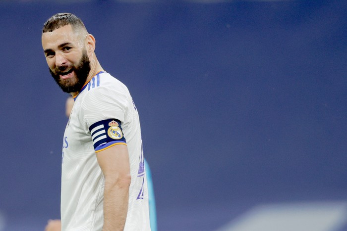 karim benzema real madrid laliga liga spanyol MADRID, SPAIN - MAY 20: Karim Benzema of Real Madrid during the La Liga Santander match between Real Madrid v Real Betis Sevilla at the Santiago Bernabeu on May 20, 2022 in Madrid Spain (Photo by David S. Bustamante/Soccrates/Getty Images)