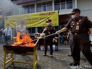 Ratusan Gram Sabu dan Ganja Dibakar Kejari Kota Kediri