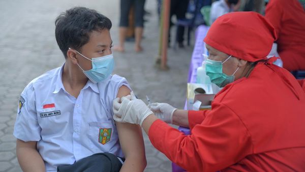 Kerja Keras Vaksinasi COVID-19 di Indonesia Terus Digenjot