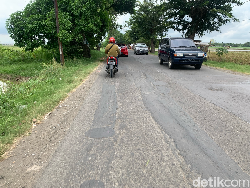 Jalan Rusak di Tanjungpura-Rengasdengklok Segera Diperbaiki