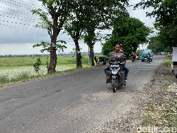 Menengok Jalan Rusak Tanjungpura-Rengasdengklok Karawang
