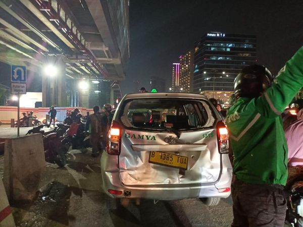 Penampakan Kecelakaan Beruntun Depan Menara Saidah Tewaskan 2 Orang
