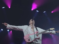 Momen Kedatangan LANY di Bandara Soekarno-Hatta