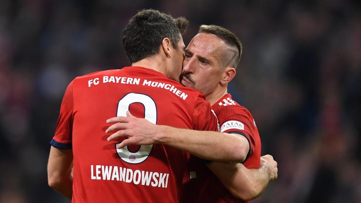 Franck Ribery memperingatkan risiko Bayern Munich jika kekeh mempertahankan Robert Lewandowski. (Foto: AFP via Getty Images/CHRISTOF STACHE)