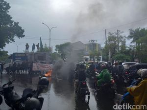 Mahasiswa Kembali Demo Gubernur Sulsel Andi Sudirman Terkait Rampi Mahasiswa Kembali Demo Gubernur Sulsel Andi Sudirman Terkait Rampi