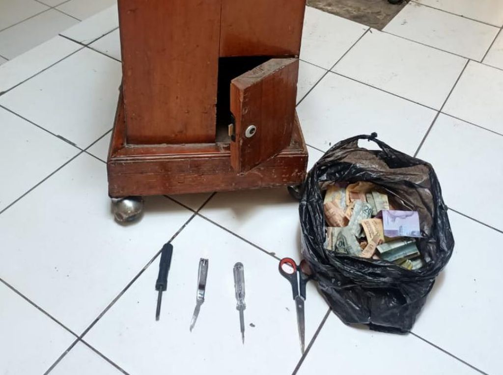 Gagal Gasak Kotak Amal, Warga Surabaya Babak Belur Dimassa