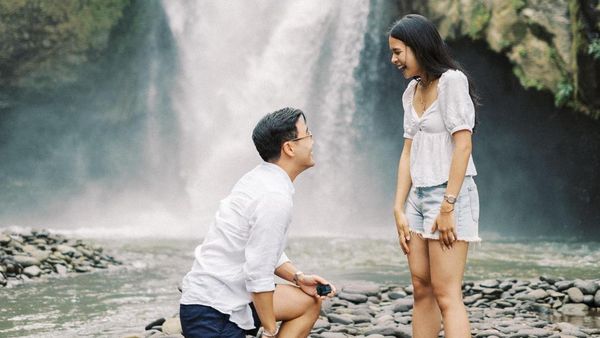 Jesse Choi Bertekuk Lutut saat Melamar Maudy Ayunda