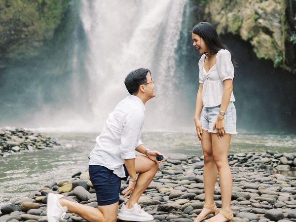 Jesse Choi Bertekuk Lutut saat Melamar Maudy Ayunda