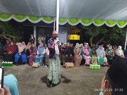 Bersarung Madura, Sandiaga Uno Ajari UMKM Bangkalan Bikin Sabun