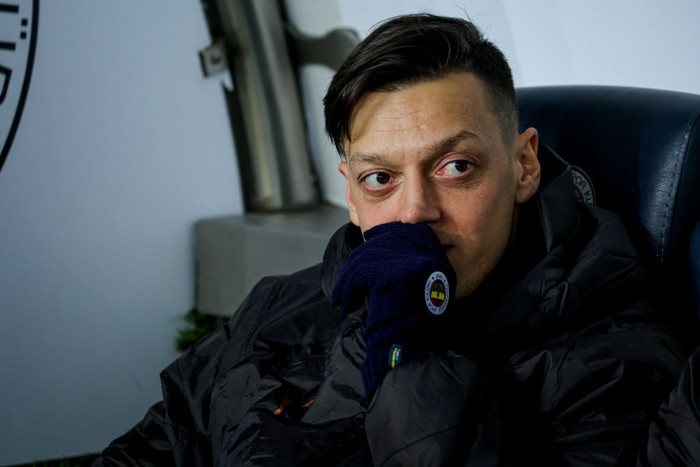 ISTANBOEL, TURKEY - MARCH 6: Mesut Ozil of Fenerbahce SK prior to the Turkish Süper Lig match between Fenerbahçe SK and Trabzonspor at ükrü Saracolustadion on March 6, 2022 in Istanboel, Turkey (Photo by /BSR Agency/Getty Images)