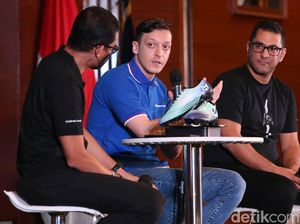 Disinggung soal Rans Cilegon FC, Mesut Oezil Tertawa