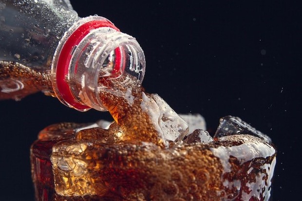 Minuman bersoda mengandung banyak gula