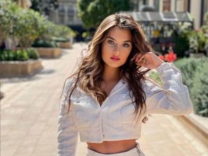 8 Potret Valerie Vasilieva, Dicoret dari Miss Global karena Hina Polisi Bali 8 Potret Valerie Vasilieva, Dicoret dari Miss Global karena Hina Polisi Bali
