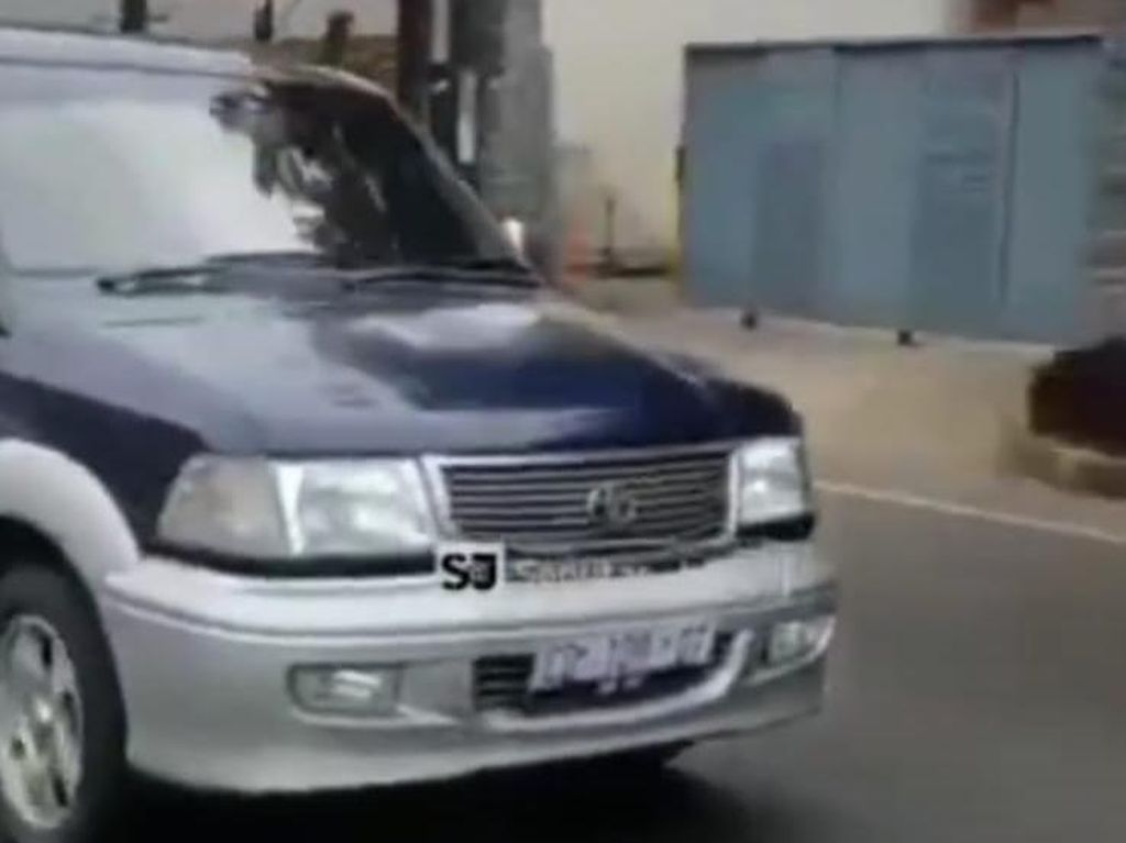 Viral! Mobil Pelat Diplomatik Halang-halangi Ambulans Bawa Pasien di Jaksel