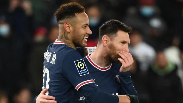 Paris Saint-Germain's Brazilian forward Neymar (L) celebrates with Paris Saint-Germain's Argentinian forward Lionel Messi (R) after scoring the 5-1 goal during the French L1 football match between Paris Saint-Germain (PSG) and FC Lorient at the Parc des Princes stadium in Paris on April 3, 2022. (Photo by FRANCK FIFE / AFP) (Photo by FRANCK FIFE/AFP via Getty Images)