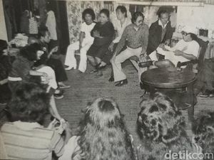 Perjalanan Cinta Raden Ayu Srimulat, Pendiri Grup Aneka Ria Srimulat Perjalanan Cinta Raden Ayu Srimulat, Pendiri Grup Aneka Ria Srimulat