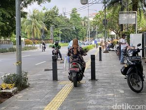Dishub DKI Bakal Jaga Trotoar Metropole dari Pemotor, Sore Nanti