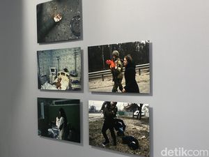 Puluhan Ribuan Foto Kejahatan Perang Rusia Dipamerkan di London Puluhan Ribuan Foto Kejahatan Perang Rusia Dipamerkan di London