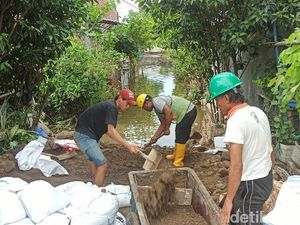 Tanggul Swadaya Warga Jebol, Banjir Rob di Demak Naik Lagi