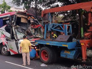 Bus Ringsek Tabrak Truk di Jalan Jogja-Solo, Sopir Selamat
