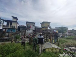 Jadi Ajang Judi, Bekupon di Makam Wonokusumo Surabaya Dirobohkan