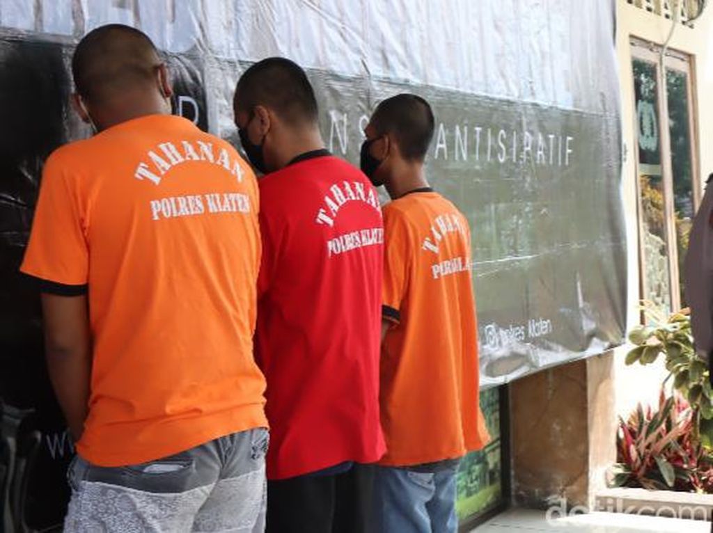 Pria di Klaten Digerebek Polisi Saat Timbang Sabu Senilai Rp 300 Juta Pria di Klaten Digerebek Polisi Saat Timbang Sabu Senilai Rp 300 Juta