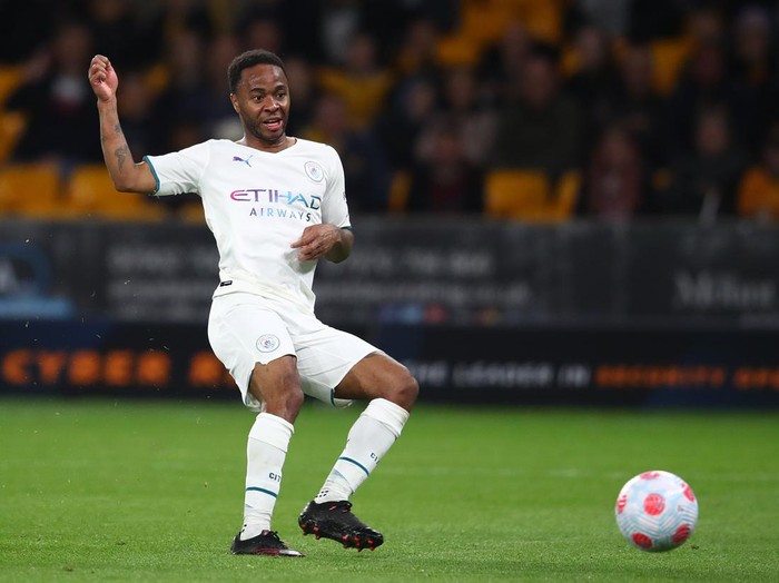 raheem sterling manchester city liga inggris premier league WOLVERHAMPTON, ENGLAND - MAY 11: Raheem Sterling of Manchester City in action during the Premier League match between Wolverhampton Wanderers and Manchester City at Molineux on May 11, 2022 in Wolverhampton, England. (Photo by Chris Brunskill/Fantasista/Getty Images)