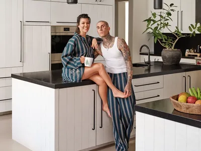 9 Potret Rumah Mewah Travis Barker, Tonjolkan Suasana Zen yang Damai
