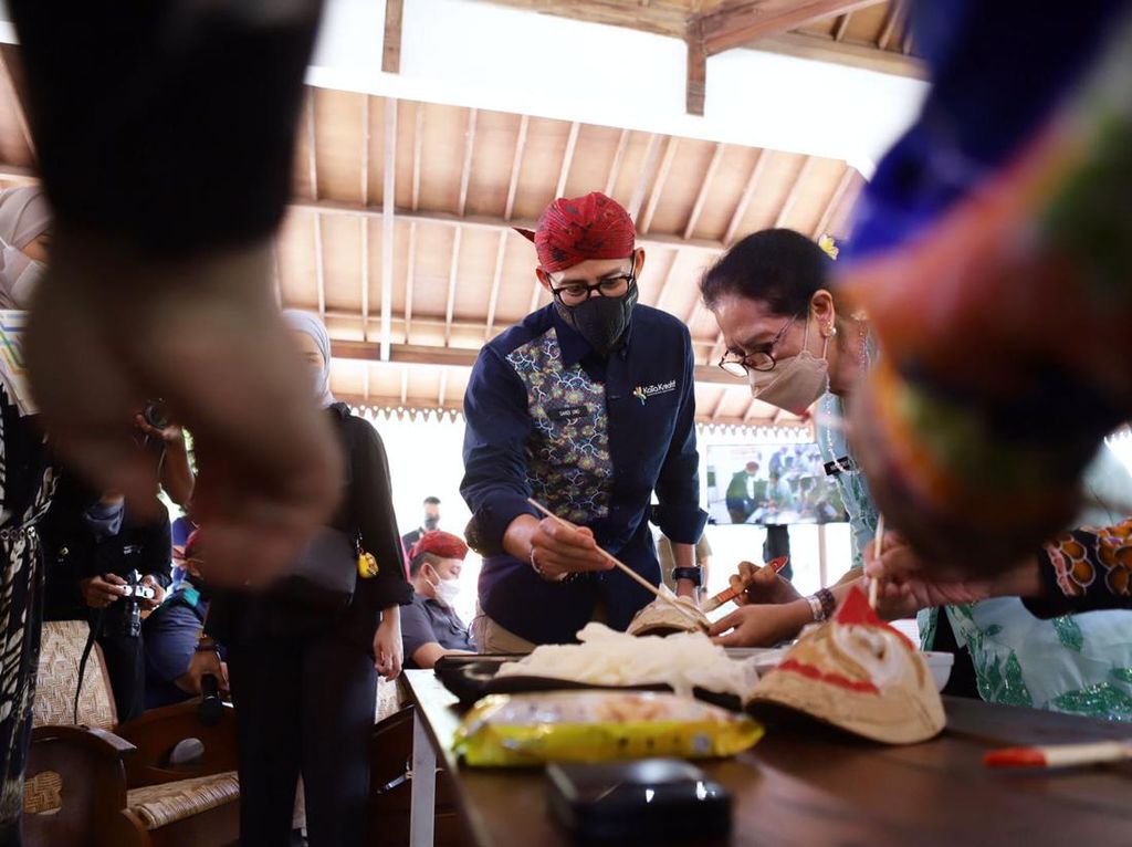 Sandiaga Ingin Topeng Dalang Sumenep Go Internasional Sandiaga Ingin Topeng Dalang Sumenep Go Internasional