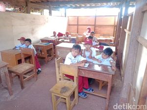 Kemendikbud Anggarkan Rp 150 Juta untuk Kelas Darurat SDN 74 Bolang Enrekang Kemendikbud Anggarkan Rp 150 Juta untuk Kelas Darurat SDN 74 Bolang Enrekang