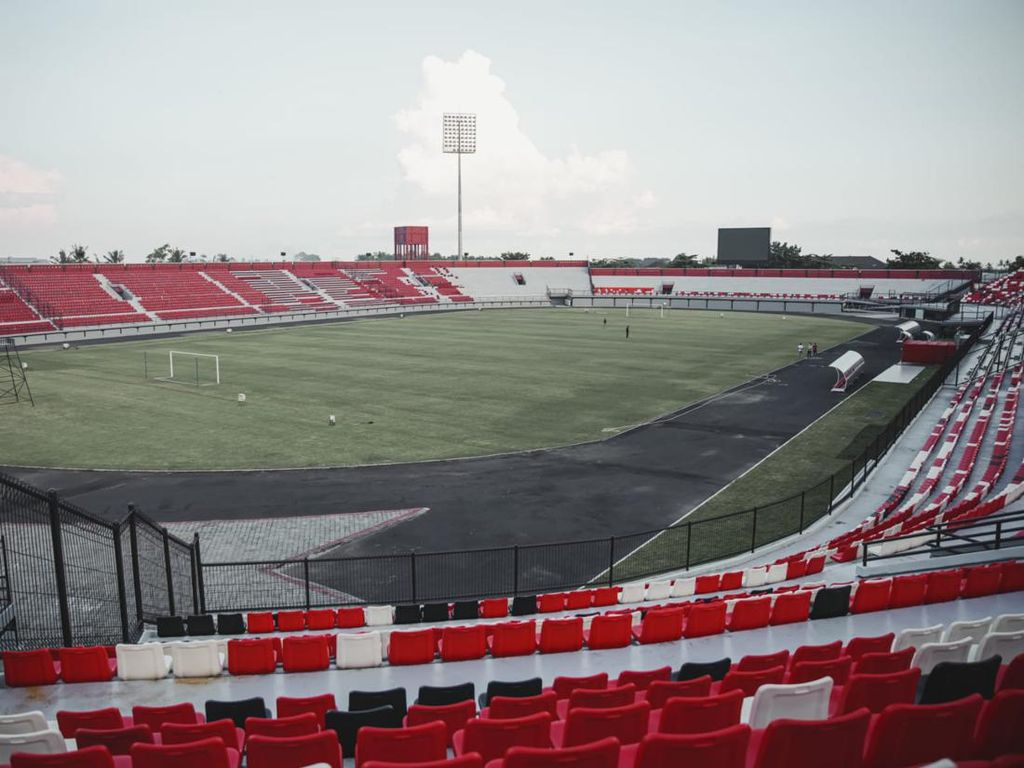 Rumput Lapangan-Toilet di Stadion Dipta Dibenahi Jelang AFC Cup Rumput Lapangan-Toilet di Stadion Dipta Dibenahi Jelang AFC Cup
