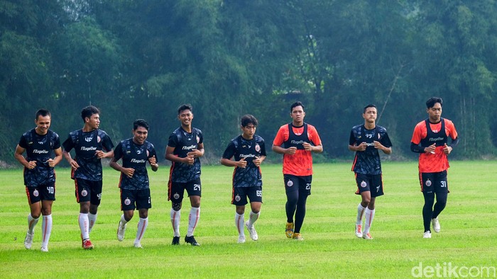 Thomas Doll resmi memimpin latihan Persija Jakarta. Seperti apa suasana latihan Persija saat dipimpin eks pelatih Borussia Dortmund ini? Lihat yuk.