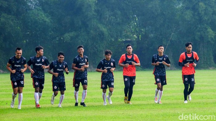 Thomas Doll resmi memimpin latihan Persija Jakarta. Seperti apa suasana latihan Persija saat dipimpin eks pelatih Borussia Dortmund ini? Lihat yuk.