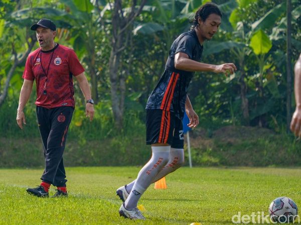 Thomas Doll Pimpin Latihan Persija, Begini Suasananya