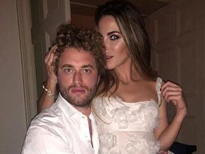 Bintang Reality Show Setia Menunggu Kekasih yang Tahanan Penipuan Ponzi Bintang Reality Show Setia Menunggu Kekasih yang Tahanan Penipuan Ponzi