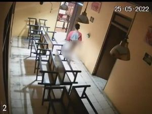 Kata Pegawai Soal Viral Pria Setengah Bugil Mondar-mandir di Kafe Kata Pegawai Soal Viral Pria Setengah Bugil Mondar-mandir di Kafe